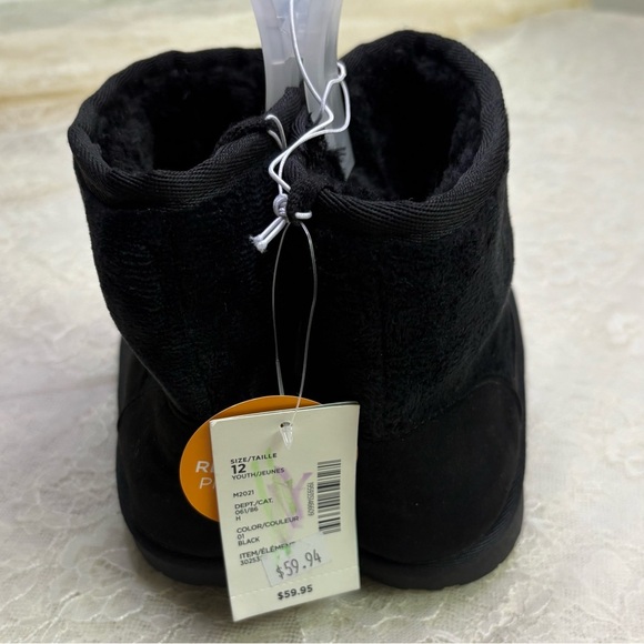 2/$20 Gymboree Girls 12 NWT Faux Shearling Ugg Style Boots Black Penguin Toe - Picture 3 of 8
